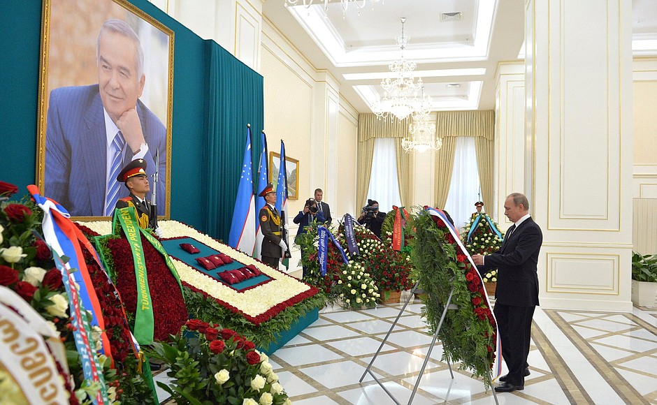 Владимир Путин почтил память первого Президента Узбекистана Ислама Каримова.