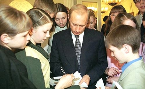 Во время встречи с детьми – стипендиатами президентской программы «Одаренные дети России».
