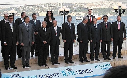 Участники саммита – главы государств и правительств стран – членов ОЧЭС.