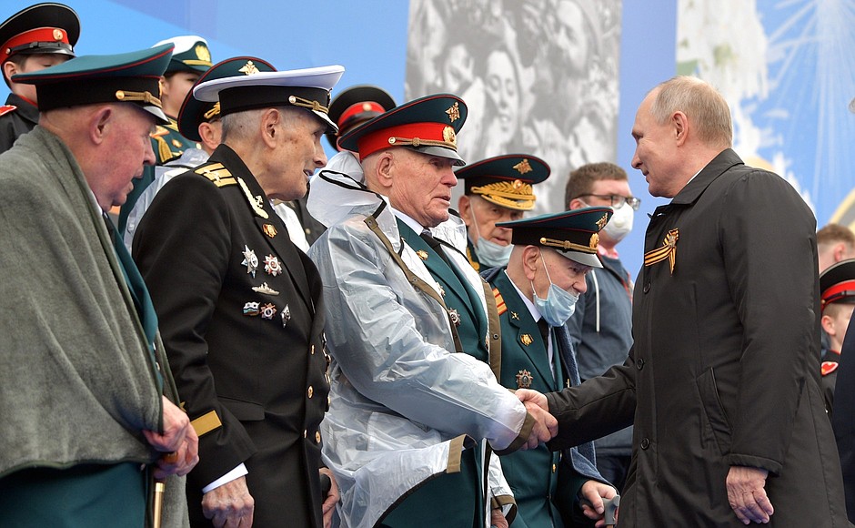 Перед началом военного парада в ознаменование 76-й годовщины Победы в Великой Отечественной войне 1941–1945 годов.