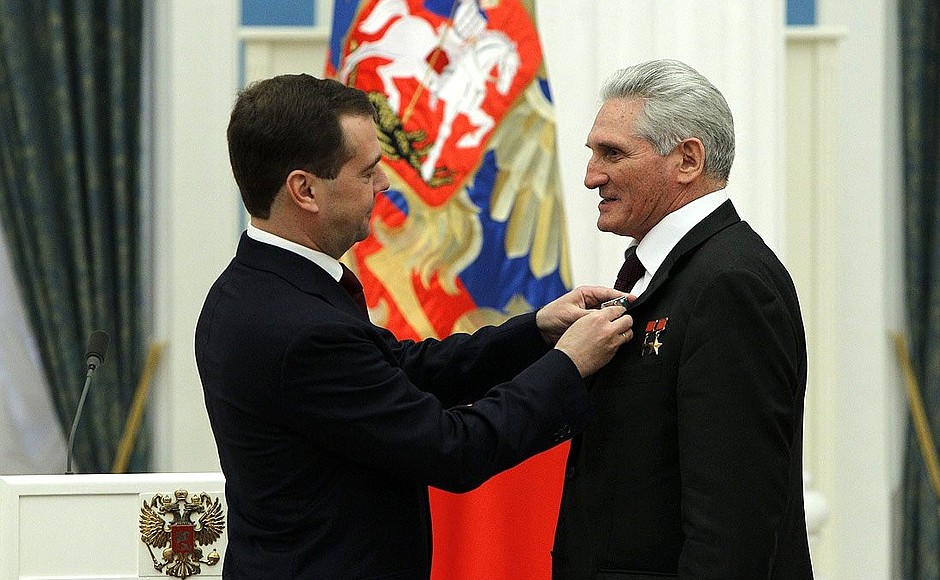 Member of the first squad of cosmonauts Boris Volynov was awarded the Order of Friendship.