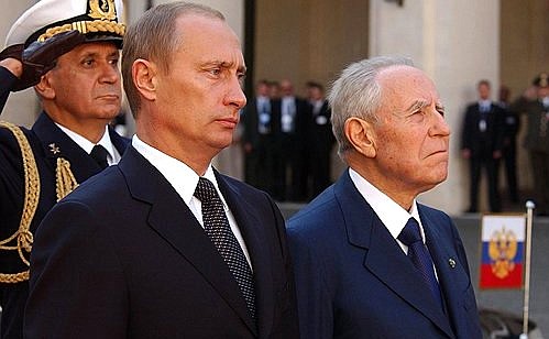 President Putin during an official meeting with Italian President Carlo Azeglio Ciampi.