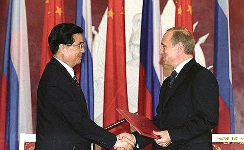 Russian President Vladimir Putin and the Chairman of the People’s Republic of China Hu Jintao