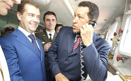 С Президентом Венесуэлы Уго Чавесом во время осмотра российского большого противолодочного корабля «Адмирал Чабаненко».