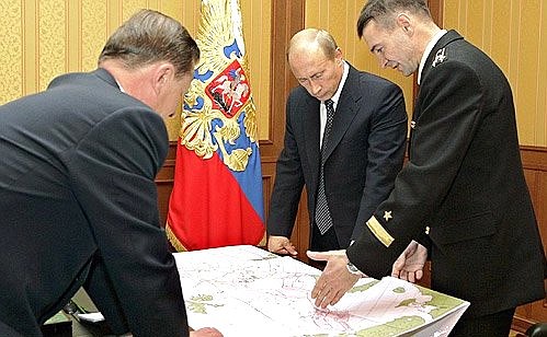 Meeting with Defence Minister Sergei Ivanov and commander of the nuclear submarine \'Yekaterinburg\', First Class Captain Sergei Rachuk.
