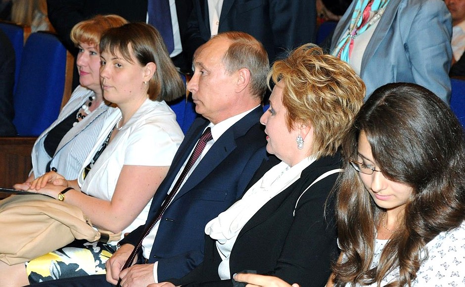 Владимир и Людмила Путины посетили балет «Эсмеральда» в Государственном Кремлёвском дворце.