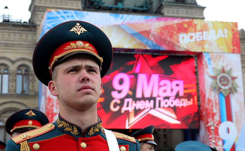 Перед началом военного парада в ознаменование 72-й годовщины Победы в Великой Отечественной войне 1941–1945 годов.