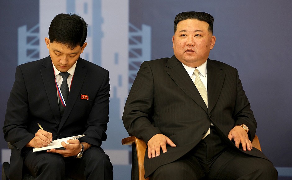 Председатель Государственных дел Корейской Народно-Демократической Республики Ким Чен Ын на российско-корейских переговорах на космодроме Восточный.