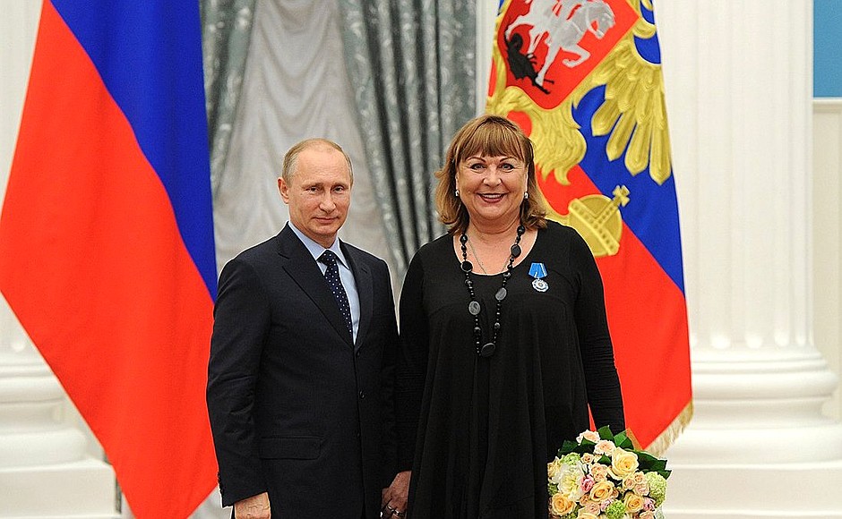 Presenting state decorations to prominent figures in culture and the arts. The Order of Honour is awarded to Lenkom Moscow Theatre actress Tatyana Kravchenko.