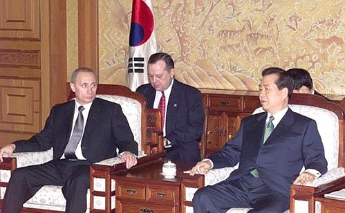 President Putin with South Korean President Kim Dae-jung.