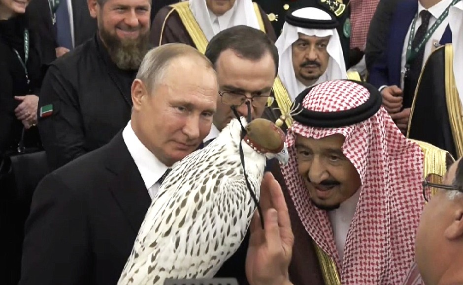 Vladimir Putin presented a Kamchatka gyrfalcon to King Salman bin Abdulaziz Al Saud of Saudi Arabia.