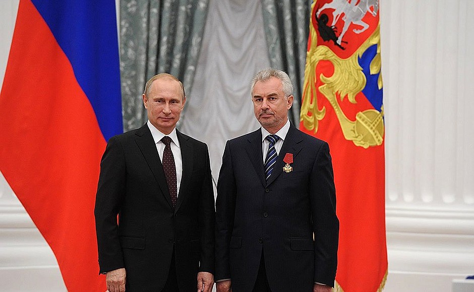 Presenting Russian Federation state decorations. The Order for Services to the Fatherland, IV degree, is awarded to Deputy Director General – Director of the Sukhoi Aviation Holding Company Gagarin Komsomolsk-on-Amur Branch Office (KnAAZ) Alexander Pekarsh.