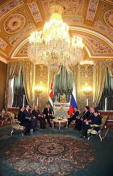 Российско-абхазские переговоры в узком составе.