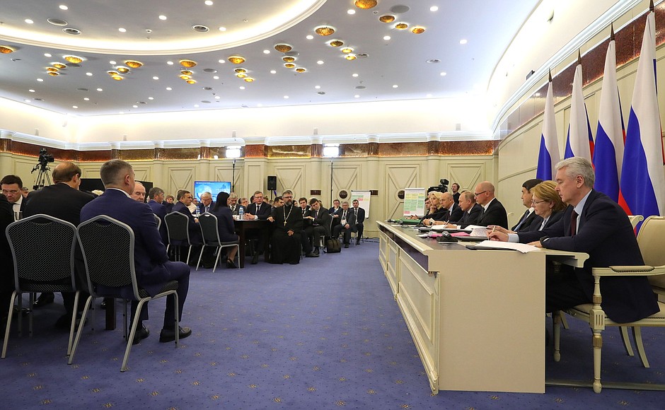 Расширенное заседание президиума Государственного совета о задачах субъектов Российской Федерации в сфере здравоохранения.