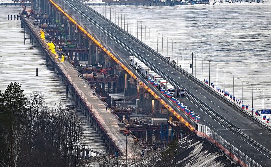 Opening of the last sections of the M-12 Vostok motorway between Moscow and Kazan.