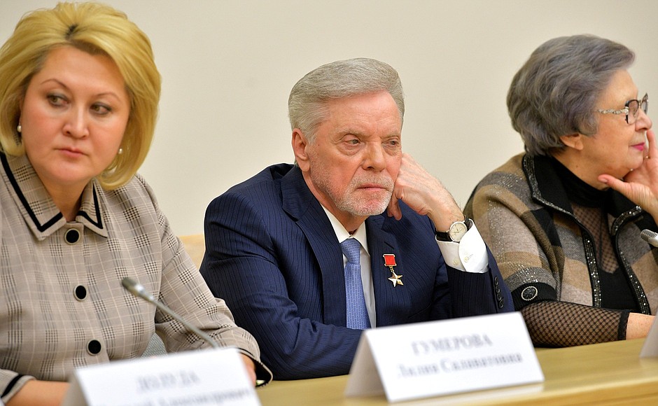 From left: Chair of the Federation Council Committee on Science, Education and Culture Lilia Gumerova, Chairman of the Brothers in Arms National Veteran Public Organisation Boris Gromov and First Deputy Chair of the Federation Council Committee on the House Rules and Parliamentary Performance Management Svetlana Goryacheva at the meeting with the working group on drafting proposals for amendments to the Constitution.