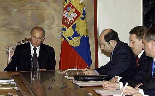 President Putin at a meeting with Cabinet members.