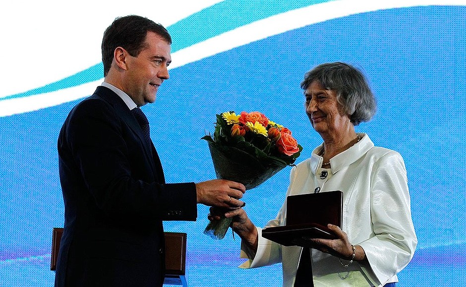 Closing ceremony of the Year of the Teacher. Kira Beloshapskaya, a teacher at high school No. 32 in the city of Kaliningrad, was awarded the honorary title of People’s Teacher of the Russian Federation.