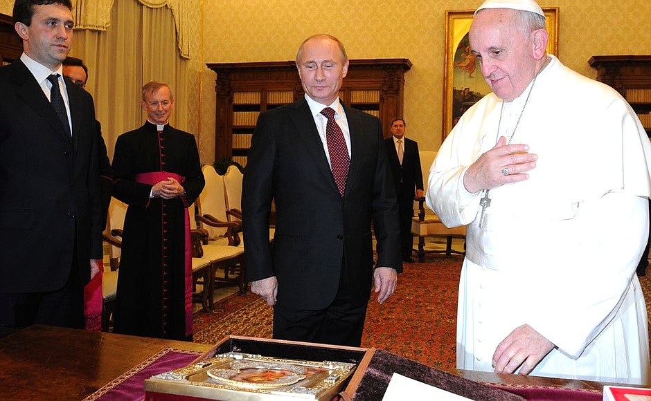 Vladimir Putin presented the Vladimir Icon of the Mother of God to Pope Francis; the Pope gave the President a majolica depicting the Vatican Gardens.