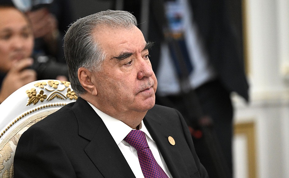 Президент Таджикистана Эмомали Рахмон на заседании Совета глав государств – участников СНГ в узком составе.