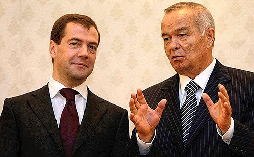 С Президентом Узбекистана Исламом Каримовым на церемонии подписания российско-узбекистанских документов.