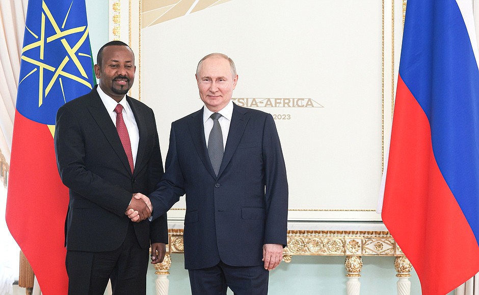 С Премьер-министром Эфиопии Абием Ахмедом перед началом российско-эфиопских переговоров.