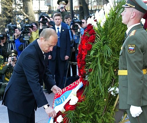 President Putin laying a wreath at the Tomb of the Unknown Soldier.