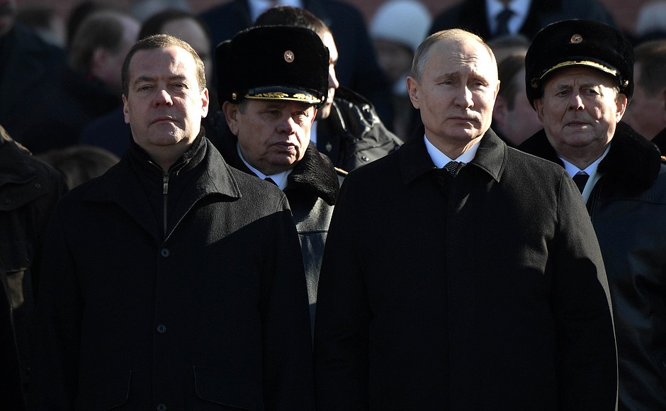 С Председателем Правительства Дмитрием Медведевым на церемонии возложения венка к Могиле Неизвестного Солдата.