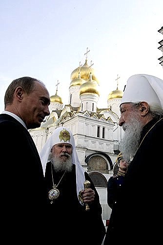 Before the beginning of the reception in honour of the reunification of the Russian Orthodox Church. With the head of the Bishops\' Synod of the Russian Orthodox Church Abroad Metropolitan Laurus (right) and Patriarch of Moscow and all-Russia Aleksei II.