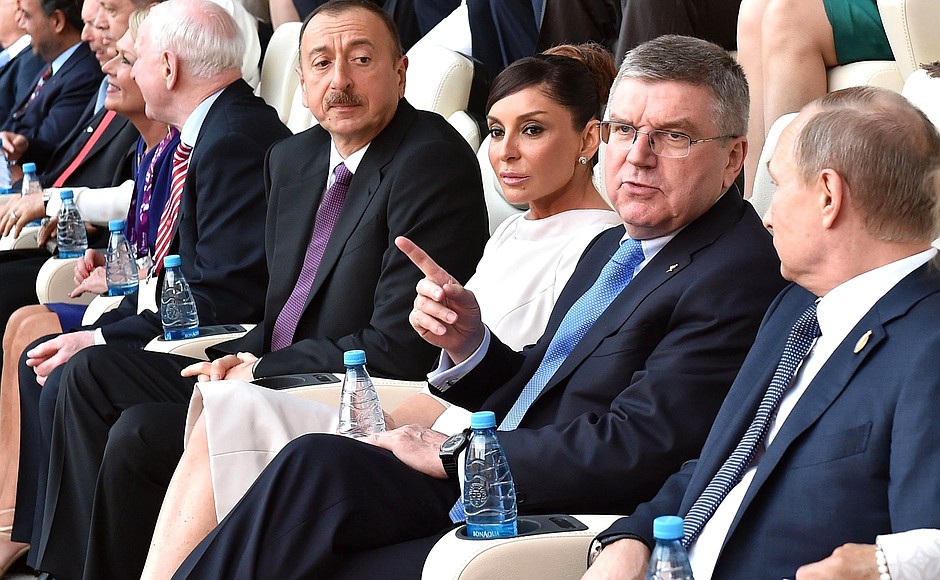 Церемония открытия Первых Европейских игр. Президент Азербайджана Ильхам Алиев с супругой и глава Международного олимпийского комитета Томас Бах (слева направо).