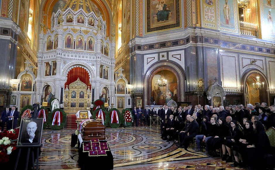 На церемонии прощания с бывшим мэром Москвы Юрием Лужковым в храме Христа Спасителя.