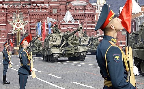 Военный парад в честь 63-й годовщины Победы в Великой Отечественной войне.