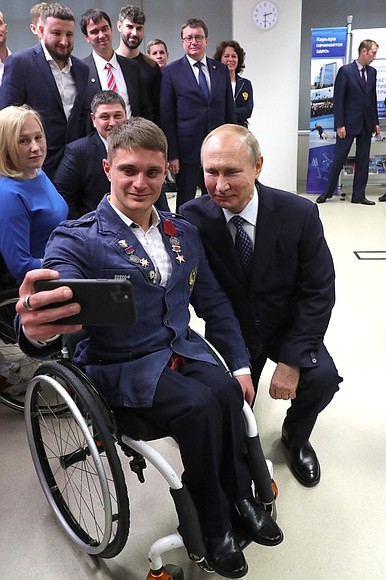 During his visit to the Russian International Olympic University, the President met with Paralympic athletes and members of Russian national teams.
