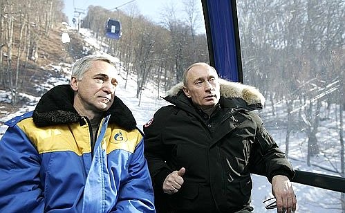 At the Krasnaya Polyana ski resort. With Vladimir Makarenkov, deputy Director of a Gazprom affiliate involved in the construction.