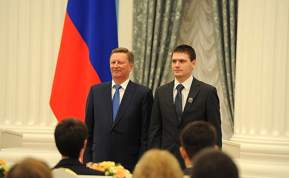 Премия Президента в области науки и инноваций для молодых учёных за 2014 год вручена Алексею Шатихину.