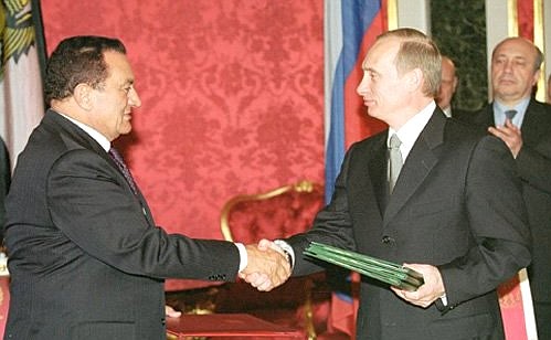 President Putin and Egyptian President Hosni Mubarak after signing the Russian-Egyptian Declaration on Principles of Friendly Relations and Cooperation.