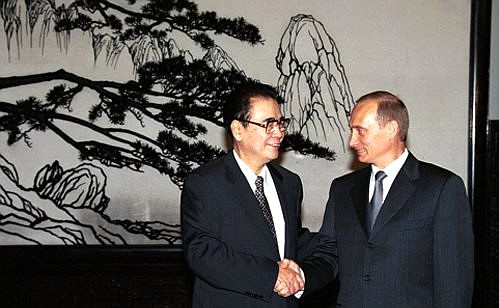 President Putin with Li Peng, Chairman of the Standing Committee of the National People\'s Congress of the People\'s Republic of China.