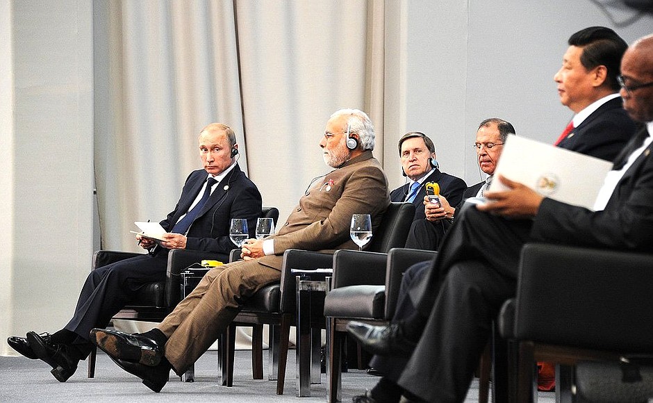 На встрече лидеров Бразилии, России, Индии, Китая и ЮАР в расширенном составе.