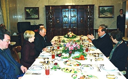 Ужин от имени Владимира и Людмилы Путиных в честь Председателя Совета министров Италии Сильвио Берлускони.