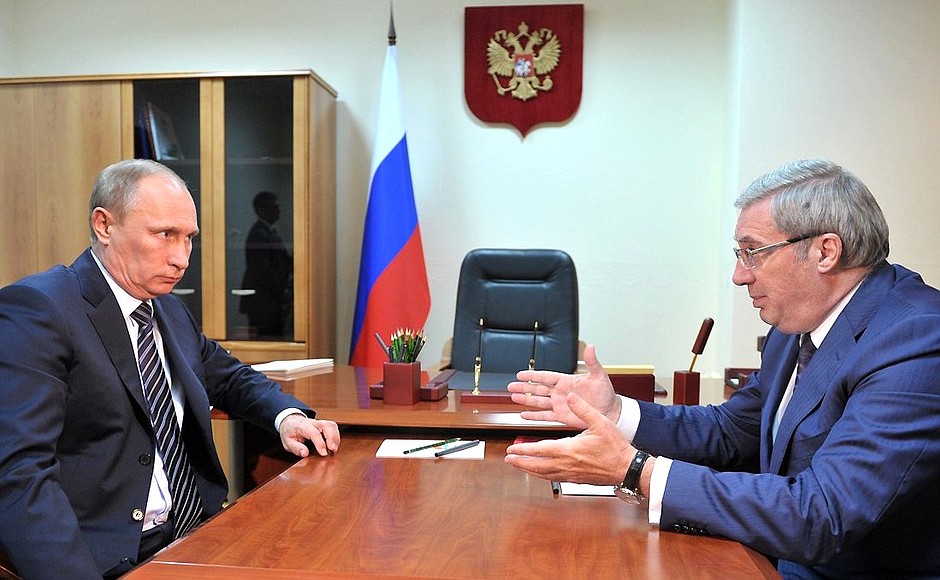 С полномочным представителем Президента в Сибирском федеральном округе Виктором Толоконским.