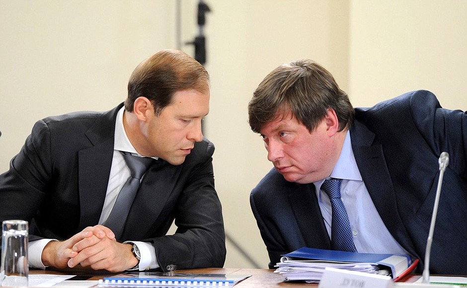 Before the meeting on the construction of a shipbuilding centre in the Far East. Minister of Industry and Trade Denis Manturov and Deputy Minister of Industry and Trade Andrei Dutov.