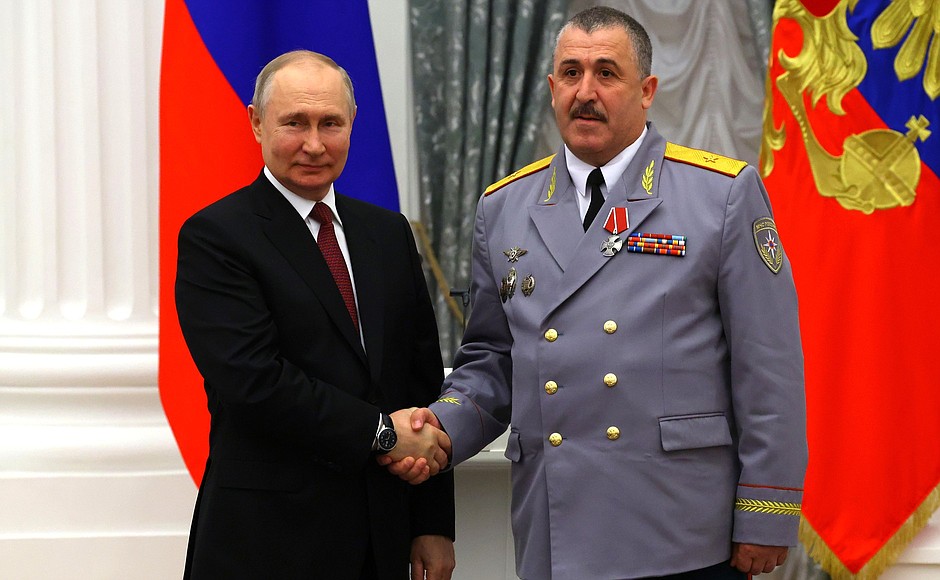 Ceremony for presenting state decorations. The Order of Courage is awarded to Major General of Internal Service Arsen Grigoryan, Head of the Emergencies Ministry’s Main Department for the Tver Region.