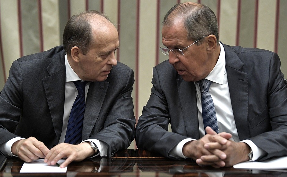 Director of the Federal Security Service Alexander Bortnikov (left) and Foreign Minister Sergei Lavrov before the meeting with permanent members of the Security Council.