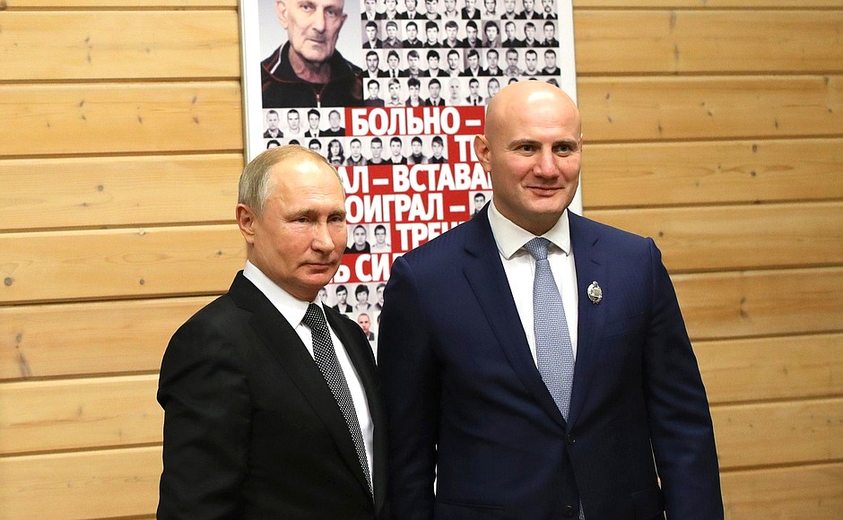 During a visit to the Turbostroitel Club, Vladimir Putin presented state awards to club athletes and former members. The honorary title of Honoured Worker of Physical Fitness of the Russian Federation was conferred upon Director of a Department of Sodruzhestvo Severo-Zapad LLC and Chairman of the Referee Association of the High-Performance Sports Division at the Regional Judo Athletic Federation of St Petersburg Yevgeny Rakhlin.