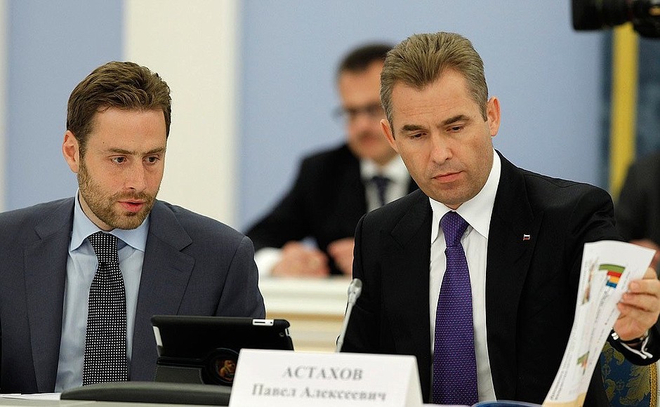Before the start of a joint meeting of the State Council Presidium and the Commission for the Implementation of Priority National Projects and Demographic Policy on children’s health protection issues. Presidential Adviser Evgeny Yuriev (left), and Presidential Commissioner for Children’s Rights Pavel Astakhov.