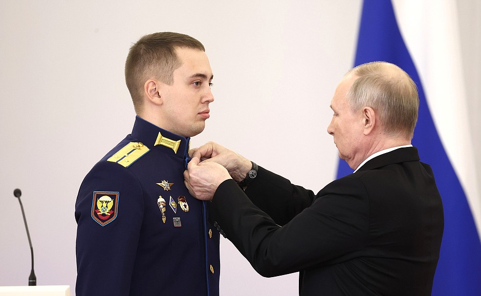 Presentation of Gold Star medals to Heroes of Russia. With Senior Lieutenant Ilya Sponyakov.