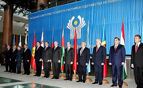 An official photography session for the heads of CIS member countries.