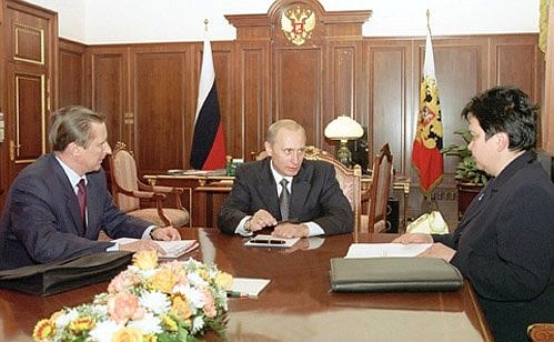 С Министром обороны Сергеем Ивановым и заместителем Министра обороны Любовью Куделиной.