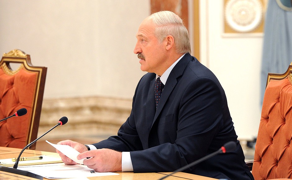 Президент Республики Беларусь Александр Лукашенко на российско-белорусских переговорах в расширенном составе.