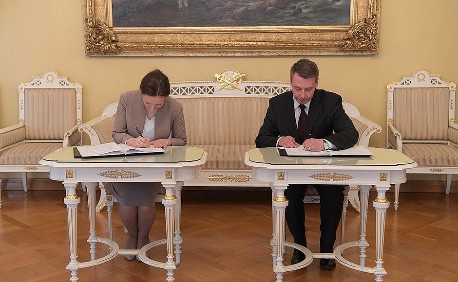 Анна Кузнецова и Уполномоченный по правам ребёнка в Финляндской Республике Туомас Курттила подписали Меморандум о взаимодействии в сфере защиты прав детей.
